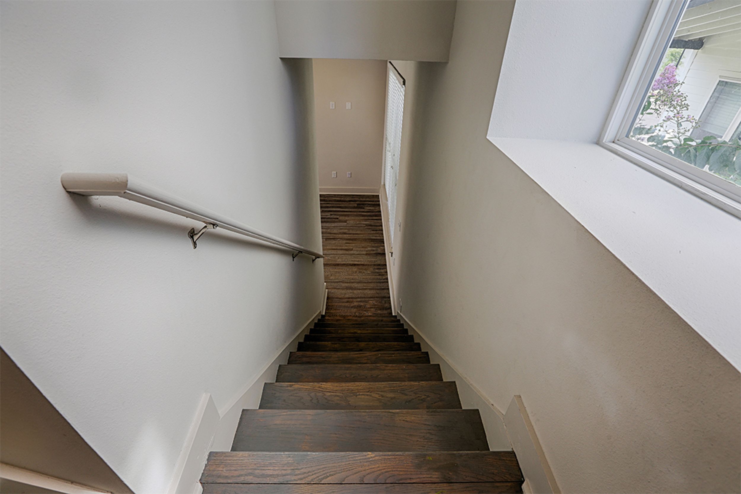 5x5 Highland stairway to next floor