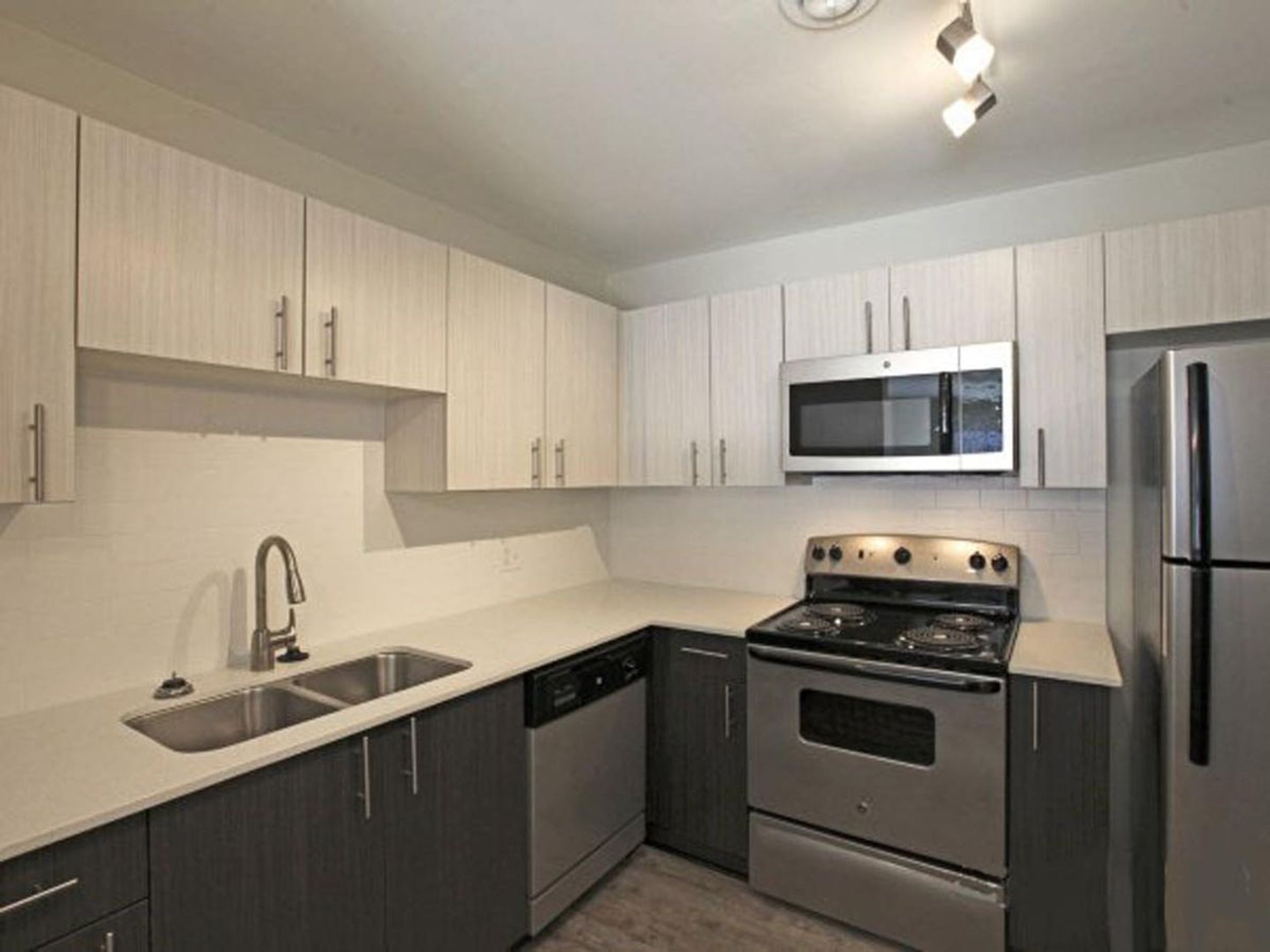 large-1736540172112-pp-kitchen.jpg