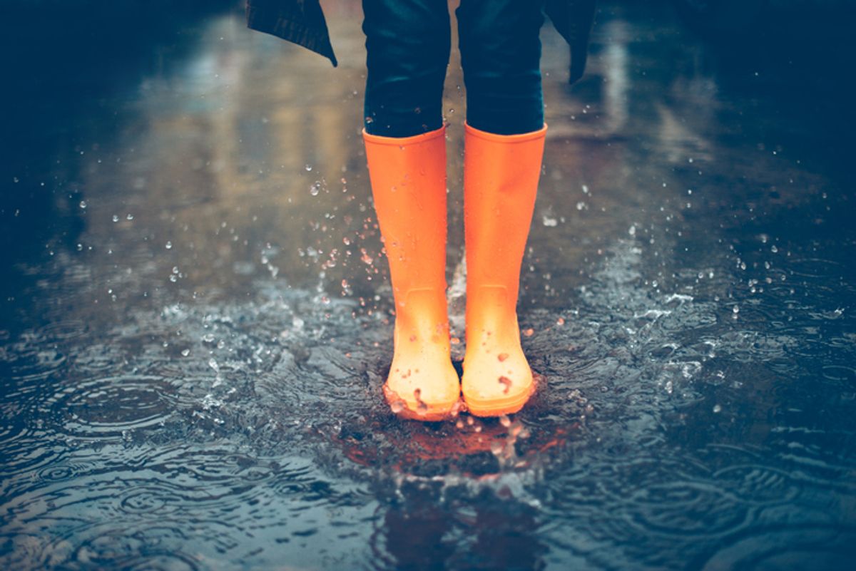 Dressing Up in a Downpour: 5 Things to Wear on a Rainy Day