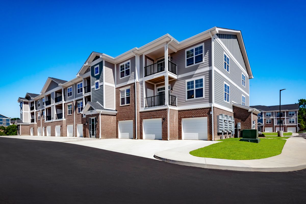 Flats at Walnut Ridge exterior
