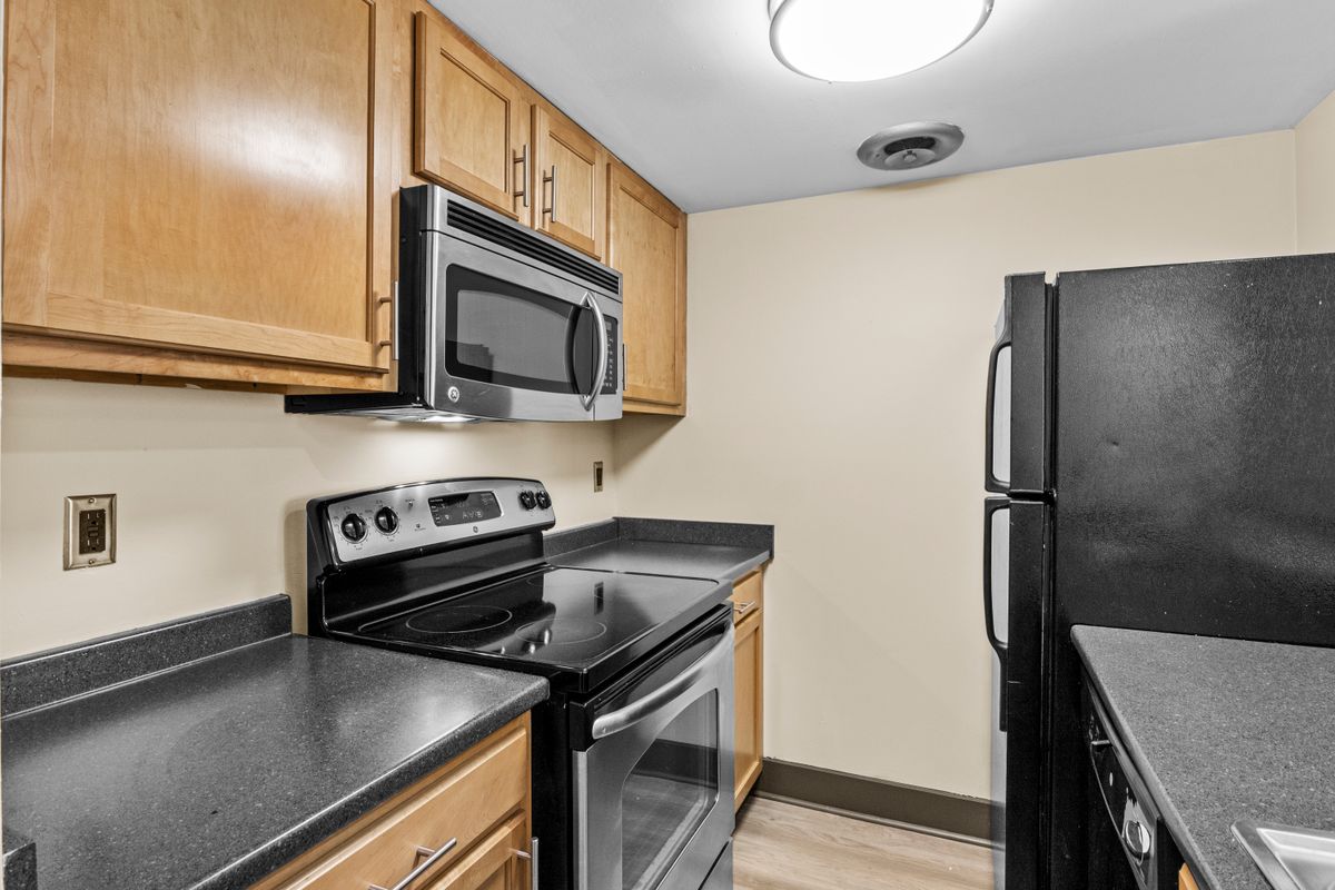 Kitchen sink and firdge