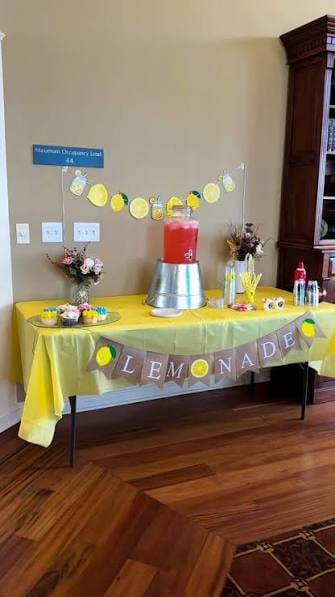 Lemonade Stand & Pup Cups